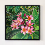 Charger l'image dans la galerie, cadre tableau tropical, fleurs de plumeria en roses ou frangipani, pour une décoration murale ecotique et bohème.