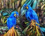 Charger l'image dans la galerie, Tableau d’oiseaux tropicaux, de perroquets bleus 'Ara Hyacinthe' évoluant dans une jungle tropicale luxuriante