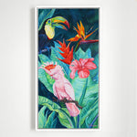 Charger l'image dans la galerie, Tableau jungle sur toile de déco murale nature d’une forêt exotique d’animaux avec fleurs et plantes sauvages représentant un Toucan, un Perroquet, un Cacatoès et des palmier tropicaux pour une ambiance jungle, jungalow et moderne.
