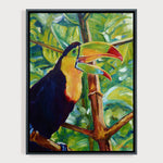 Charger l'image dans la galerie, Peinture tropicale et nature de toucan dans un poster jungle exotique entouré de feuilles de palmier et d’arbres, un animal colorée pour une deco végétale et moderne.