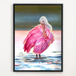 Charger l'image dans la galerie, Tableau d'oiseau rose sur un étang, un oiseau Spoonbill trempe ses pieds dans l’eau au crépuscule, pour une déco costale murale chic et plage.