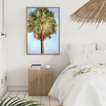 Charger l'image dans la galerie, Tableau palmier tropical et nature avec feuilles de palmier, art de la Floride aux couleurs turquoises ou feuilles de palmier séchées sur un ciel bleu de vacances pour une déco murale bord de mer et moderne