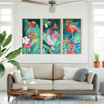 Charger l'image dans la galerie, Triptyque jungle tableau sur toile de déco murale nature exotique d’animaux avec fleurs et plantes sauvages représentant un Toucan, un Perroquet, un Cacatoès et des palmier tropicaux pour une ambiance jungle, jungalow et moderne.