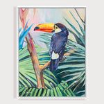 Charger l'image dans la galerie,  Peinture poster de toucan toco dans la jungle entre les feuilles de palmiers vertes et bleus multicolores.
