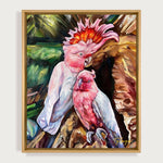 Charger l&#39;image dans la galerie, Tableau représentant des perroquets à huppe rouge, parés de leurs plumes éclatantes, évoluant au sein d&#39;une jungle luxuriante et envoûtante.
