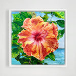 Charger l&#39;image dans la galerie, Tableau de fleurs tropicales, un hibiscus jaune s’étend sur la mer lagon azur sous un ciel d’été de soleil, pour une déco murale exotique et solaire.
