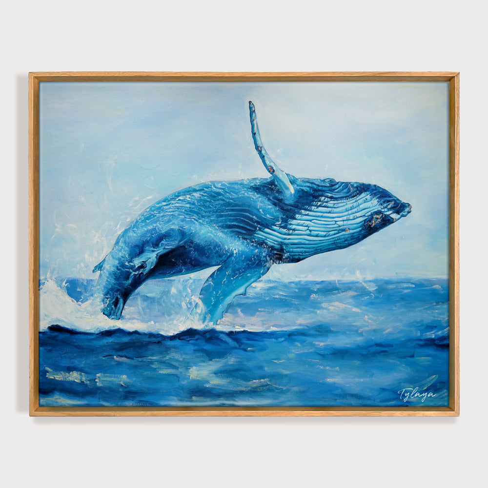 Peinture huile baleine bleue d’un tableau mer et nature avec paysage marin pastel pour déco moderne et bord de mer représentant sautant dans les vagues de l’ocean.