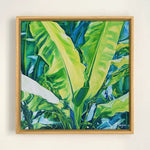 Charger l&#39;image dans la galerie, Tableau triptyque jungle, végétation de feuilles tropicale d’un bananier, d’un monstera et de lotus blanc, pour une déco murale moderne et naturelle.

