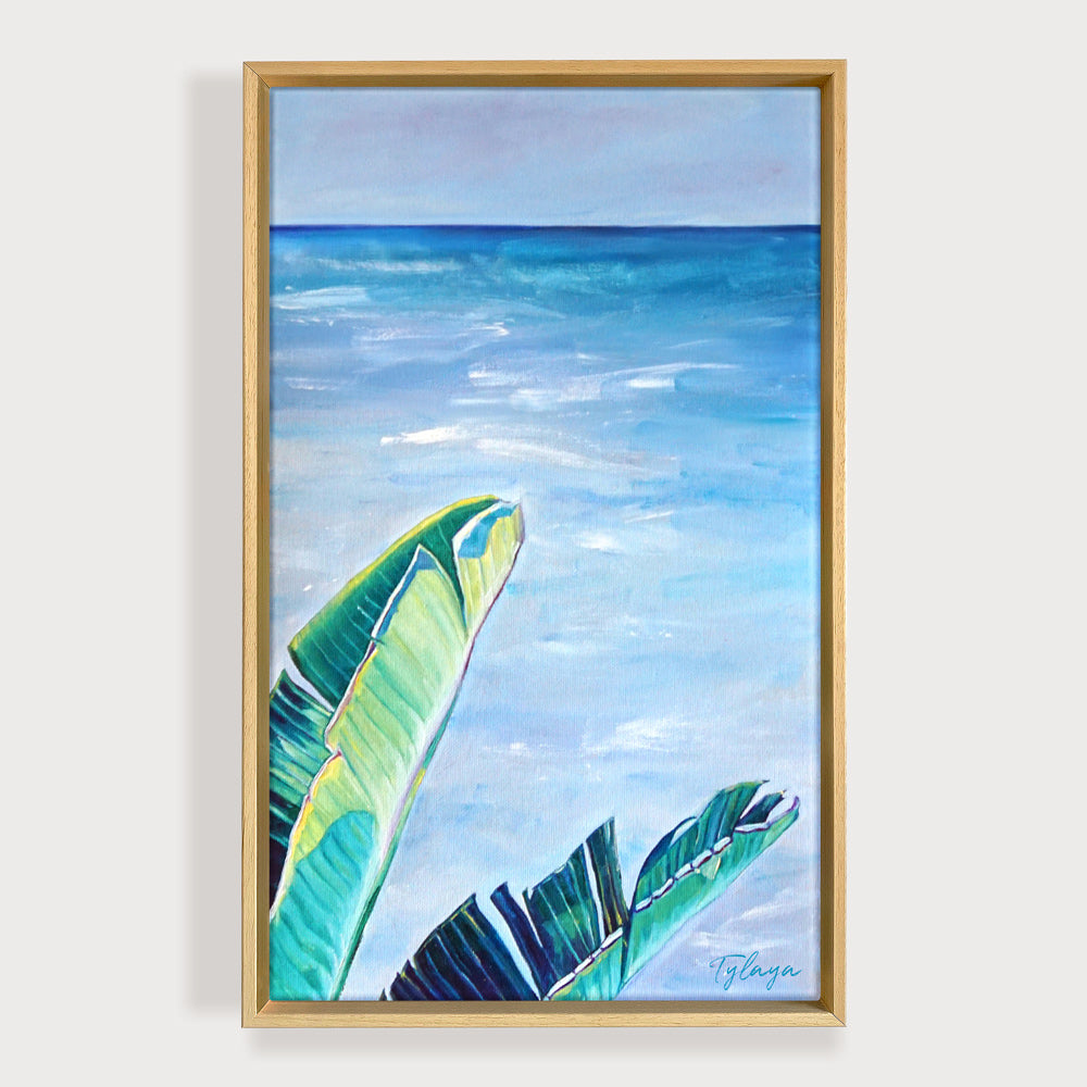 Peinture tropicale et tableau feuilles de bananier devant un  paysage d’océan turquoise pour déco murale nature exotique et bohème.