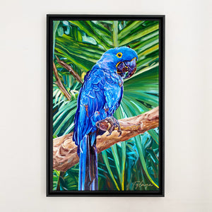 Tableau tropical de perroquet Ara Hyacinthe, oiseau tropical bleu cobalt dans la jungle, pour une déco murale exotique et paradisiaque