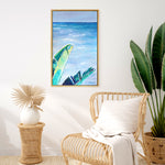 Charger l&#39;image dans la galerie, Tableau tropical feuilles de bananier et peinture d’un paysage d’océan turquoise pour déco murale nature exotique et bohème
