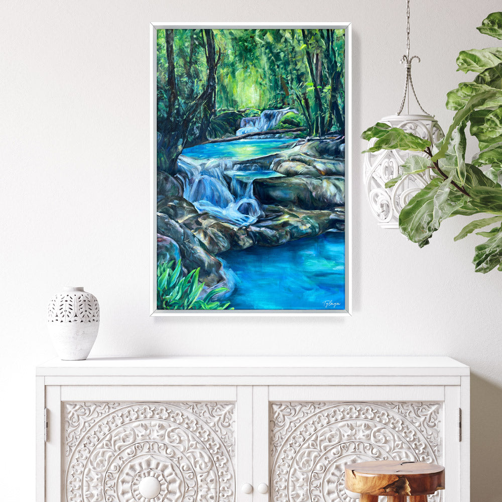 Deco zen avec peinture eau et cascade dans la nature d'un tableau coloré à l'huile sur toile pour une ambiance naturelle de forêt enchantée et magique.