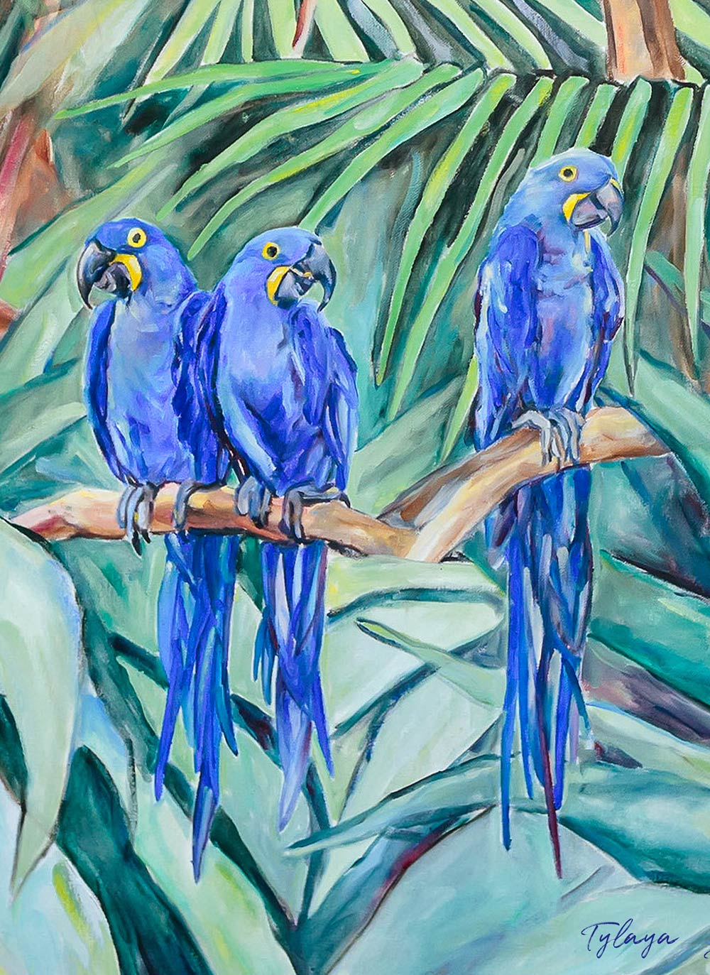 Tableau jungle et nature de la jungle avec ses oiseaux exotiques sauvages représentant un trio de perroquets Ara Hyacinthes bleus cobalt sur fond de feuilles de palmiers dans une déco bohème, jungalow et moderne