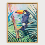 Charger l&#39;image dans la galerie,  Peinture poster de toucan toco dans la jungle entre les feuilles de palmiers vertes et bleus multicolores.
