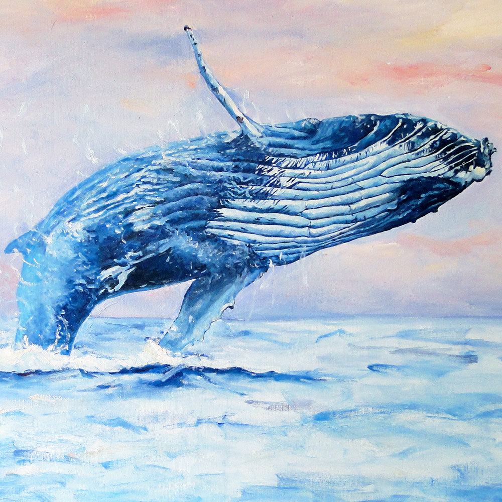 Tableau mer et nature d’un paysage marin rose pastel et bleu clair pour déco moderne et bord de mer représentant une belle baleine bleue sautant dans l’eau 